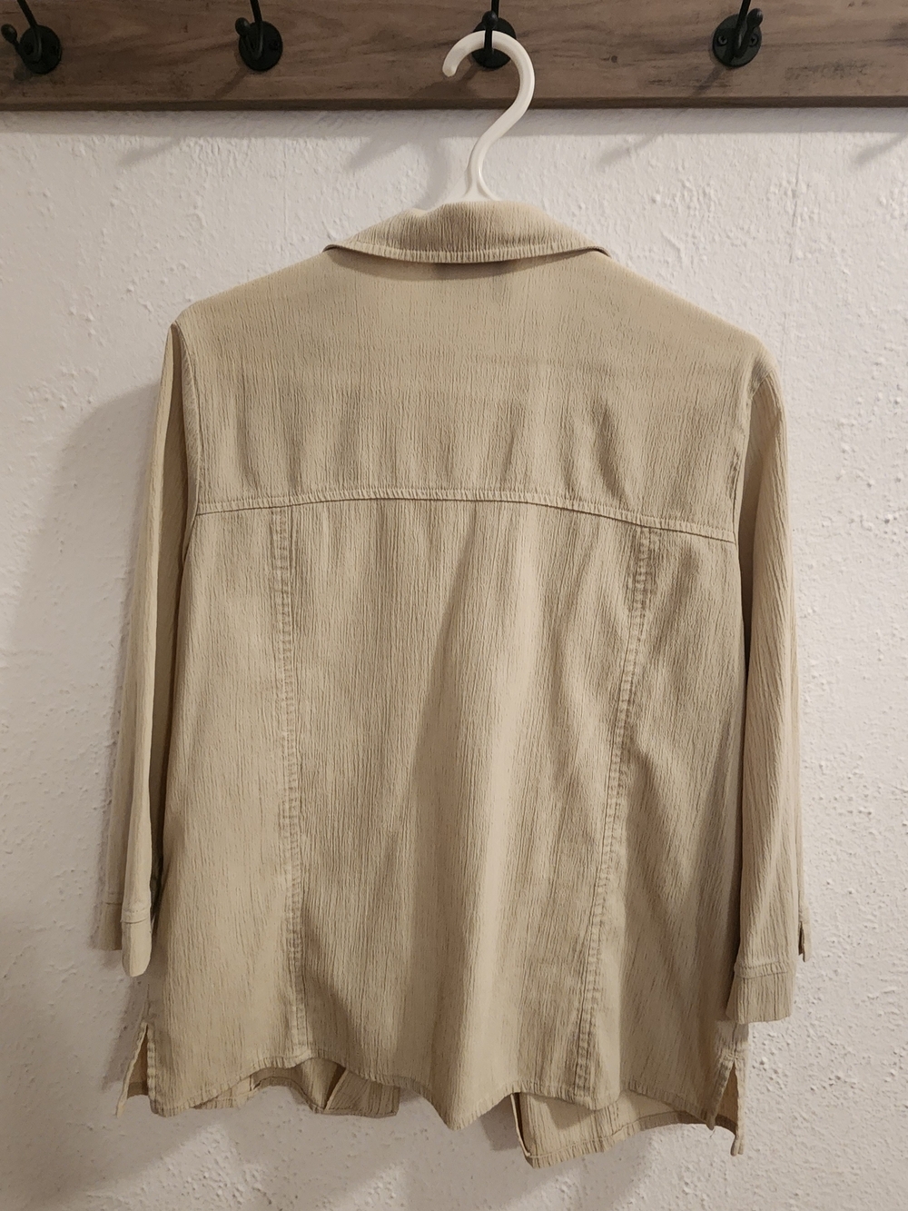 Women Vintage Country Lightweight Button-Up Shirt Jacket in Beige - Picture 4 of 5